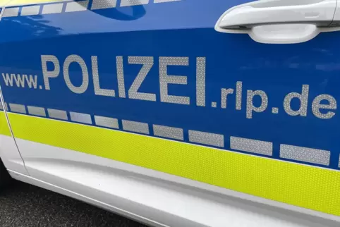 Die Polizei hofft auf Hinweise zu dem Unfall, der sich zwischen Sonntagabend und Montagmorgen in der Breunigweilerer Straße „Im 