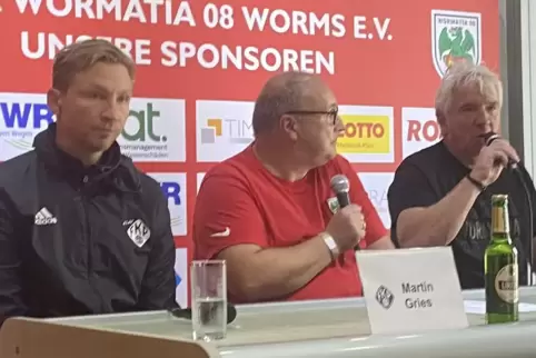 Im Rennen um Platz zwei liegt Wormatia-Coach Peter Tretter (rechts) aktuell drei Punkte vor Martin Gries (links) und dem FKP.
