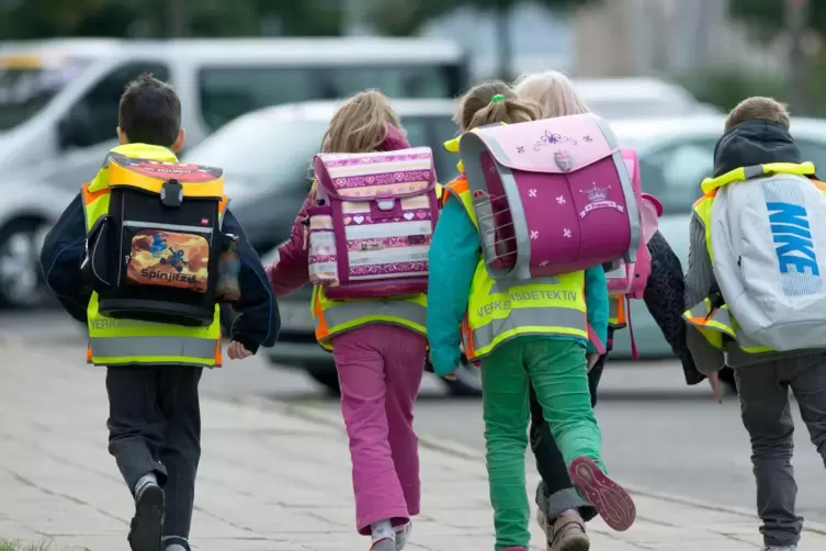 Gefährlicher Schulweg: Nicht nur in Schwegenheim müssen Kinder auf rangierende Autos achten. 