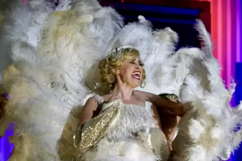 Eine Revue-Operette, die etwas Zeit braucht: der „Ball im Savoy“ in Pirmasens.