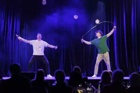 Lassen bis zu fünf Diabolos gleichzeitig los: Benno und Max. 