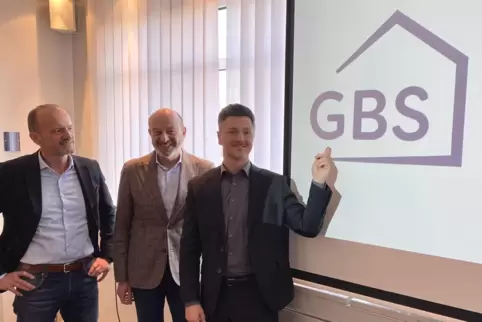 Mit dem neuen Logo: GBS-Aufsichtsratschef Walter Feiniler (Mitte) und die Vorstände Bernd Reif (links) und Oliver Pastor. 