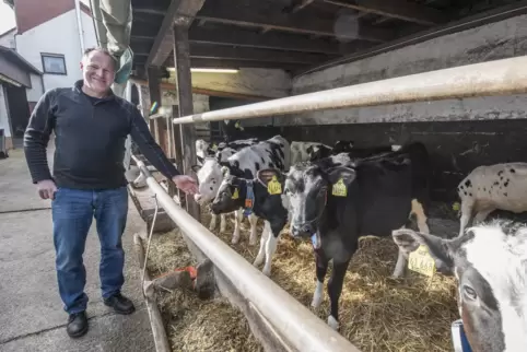 Landwirtschaftsmeister Jürgen Volgegesang hat einen Milchviehbetrieb in Martinshöhe (Kreis Kaiserslautern). 