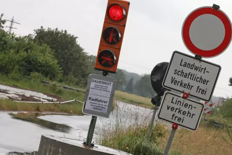 Gesperrt: Der Hirschgraben zwischen Lingenfeld und Westheim. 