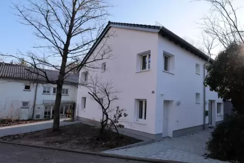 In dieses sanierte und vergrößerte Haus im SOS-Kinderdorf Pfalz in Eisenberg soll demnächst eine familiale Wohngruppe einziehen.