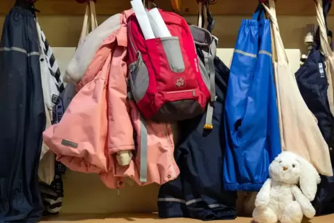 Im Schulflur nicht erlaubt, wenn es keinen zweiten Rettungsweg gibt. 