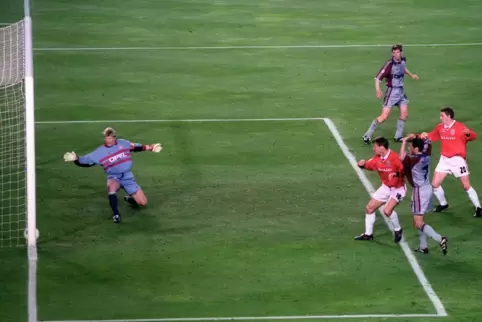 Unvergessen: Oh nein! Das Unmögliche wird möglich: Teddy Sheringham trifft in der Nachspielzeit des Champions-League-Finales 199