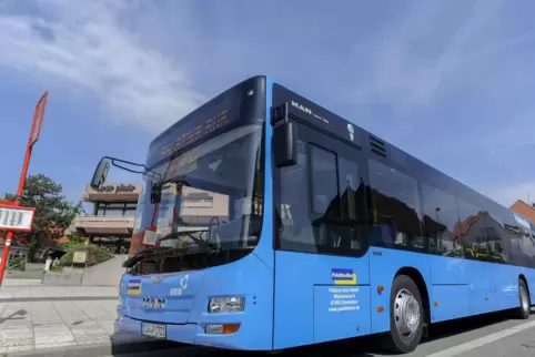 Die in der Region bekannten blauen Busse werden am Montag nicht fahren. 