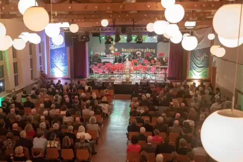 Vor vollem Haus stimmte Landrat Dietmar Seefeldt die Kreisbürger auf das neue Jahr ein. 