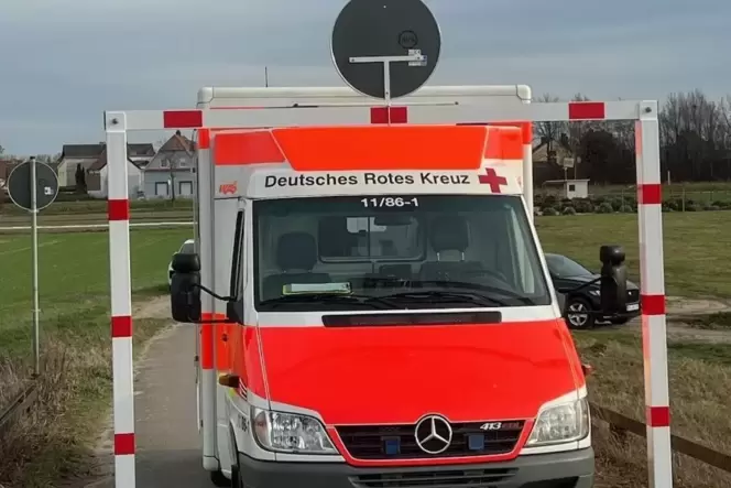 Für Krankenwagen auf dem Weg zum Aussiedlerhof Haas, ist der Weg hier zu Ende. Für Krankenwagen auf dem Weg zum Aussiedlerhof Haas, ist der Weg hier zu Ende.