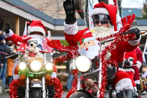 Die „Riding Santas “ beim Stopp in Mußbach.