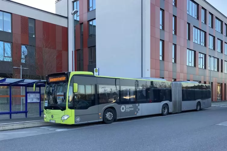 Im Januar werden auch Busse externer Anbieter auf der Route eingesetzt.