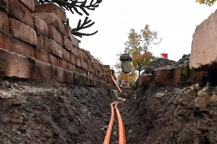 Glasfaser: Der Ausbau hängt derzeit an Tiefbaufirmen. 