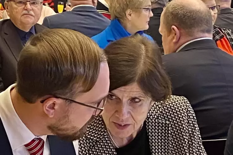 Letzte Absprache: Schmidt und B&uuml;rgermeisterin Cornelia Reifenberg. 