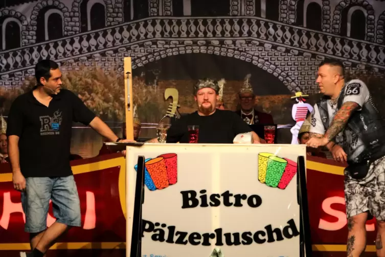 An der Theke des Bistros Pälzerluschd: Michael Schmitt, Tobias Deimling und Heiko Vettermann (von links). 