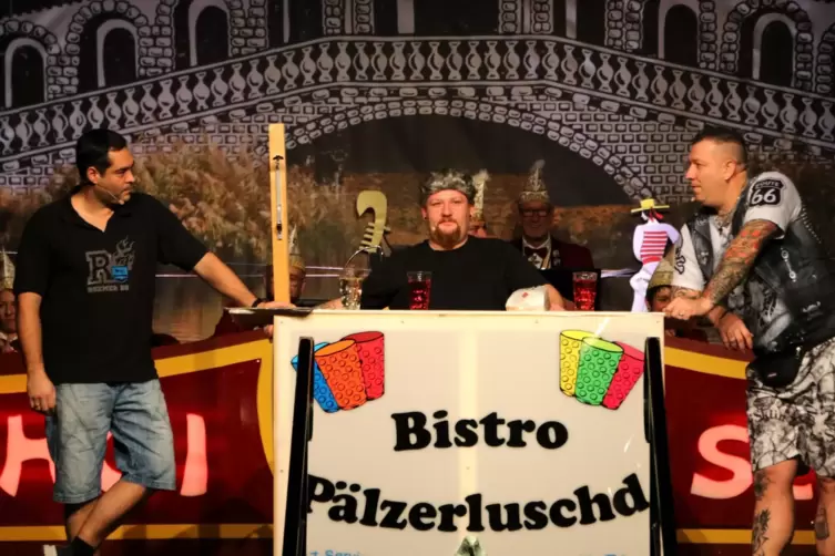 An der Theke des Bistros P&auml;lzerluschd: Michael Schmitt, Tobias Deimling und Heiko Vettermann (von links). 