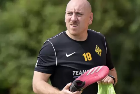 Richtige Schuhwahl: BSC-Trainer Andre Werz.