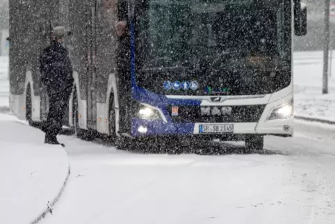 Die Busse, die gefahren sind, hatten mit winterlichen Straßenverhältnissen zu kämpfen.