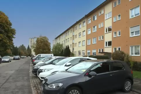 Die Stadtverwaltung argumentiert, dass es im Mlaerviertel genug Parkplätze gibt, wenn die Leute ihre Garagen nutzen. 