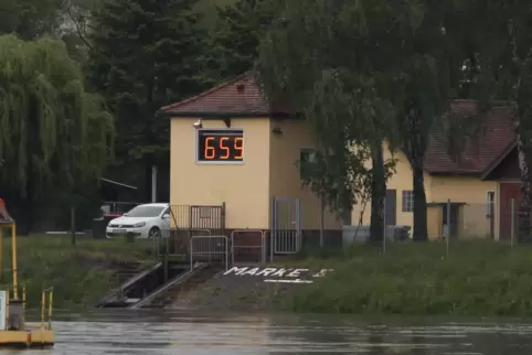 Die Hochwasser-Meldemarke wird bei 6,50 Meter überschritten.