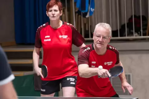 Steht für das Bezirksklasse-Herrenteam der VT Contwig an der Platte: Melanie Haufschild, hier im Doppel mit Michael Semar.