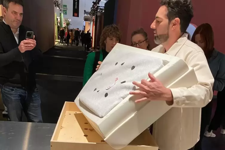 Guten Gewissens besitzbar: Selbstbau-Sofa &bdquo;Echt&ldquo;. 
