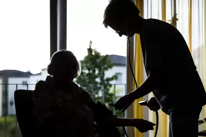 Im Stich gelassen: Rund 160 Patienten benötigen schnellstmöglich einen neuen Pflegedienstleister.