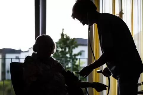 Im Stich gelassen: Rund 160 Patienten benötigen schnellstmöglich einen neuen Pflegedienstleister.