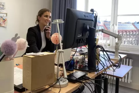 Selina Burkhart ist die Ausbildungsberaterin am OLG Zweibrücken. Selina Burkhart ist die Ausbildungsberaterin am OLG Zweibrücken.