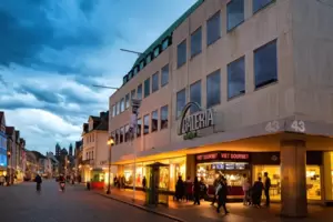 Gehen bald die Lichter aus? Kaufhof-Filiale in Speyer. Gehen bald die Lichter aus? Kaufhof-Filiale in Speyer.