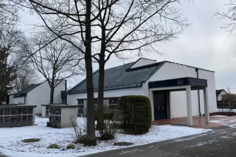 Das Dach der Friedhofshalle muss neu verkleidet werden.