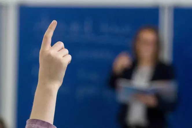 symbolbild_schule_unterricht_schueler_lehrer_dpa