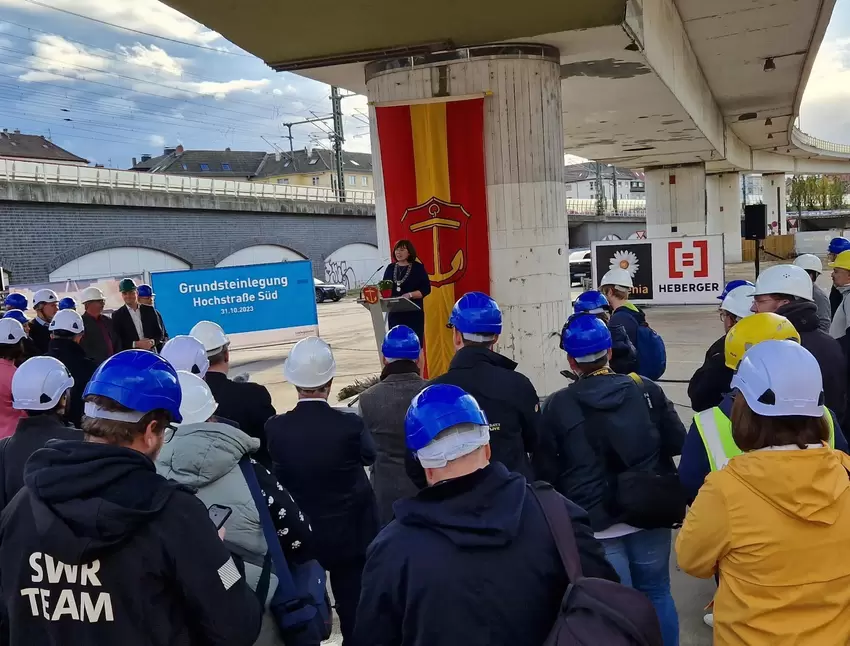 31. Oktober: OB Jutta Steinruck bei der Grundsteinlegung.