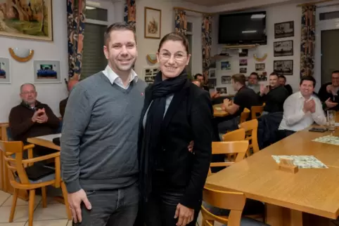 Kandidiert für das Ortsbürgermeister-Amt: Rainer Horländer, hier mit seiner Frau Jasmin. 
