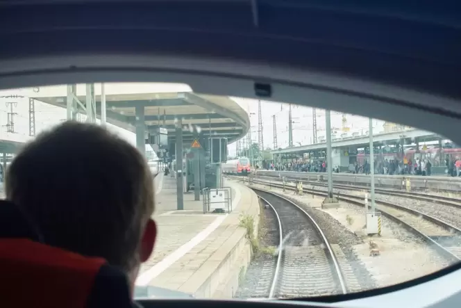 Gefragt: Lokführer bei der Deutschen Bahn. Gefragt: Lokführer bei der Deutschen Bahn.