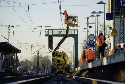 Drei Wochen lang war die Riedbahn wegen Bauarbeiten gesperrt. Ab Mitte Juli ist sogar eine fünfmonatige Sperrung vorgesehen.