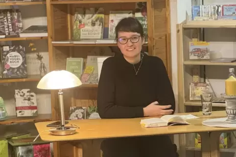 „Mir war es wichtig, ein Buch über das Leben an sich zu schreiben“, sagte Elena Fischer bei ihrer Lesung in der Bücherhütte Rock