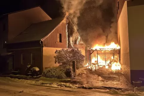 Der Feuerwehr gelang es, den Brand schnell unter Kontrolle zu bringen. 