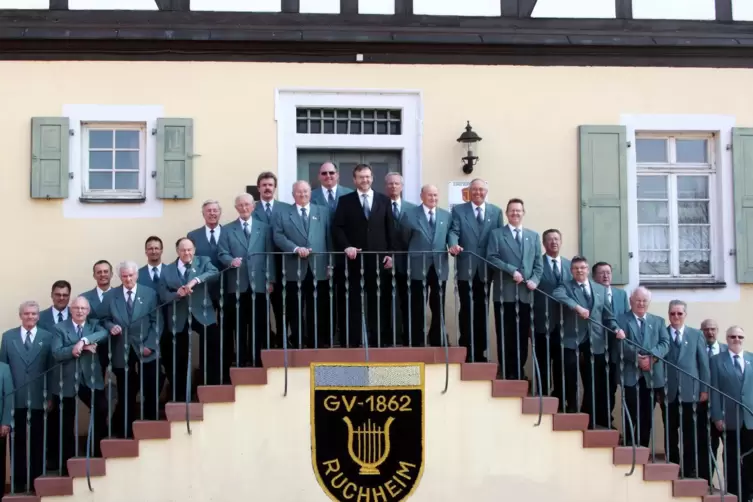 Treppenf&uuml;llend: Beim 150. Vereinsjubil&auml;um 2012 war der Verein noch doppelt so stimmgewaltig. 
