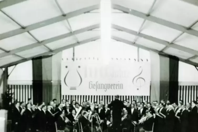 Mit Klangk&ouml;rper: Konzert zum 100-j&auml;hrigen Bestehen 1962. 