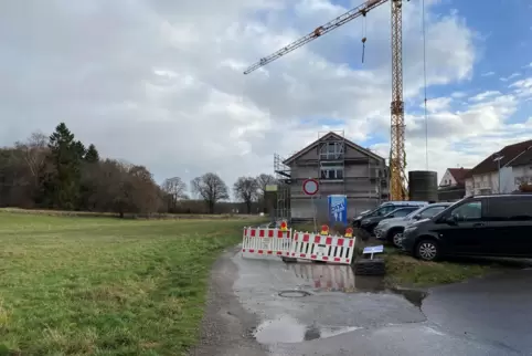 Der Fußweg Richtung Seewoog ab der Abzweigung Altenwoog/Hangweg im Stadtteil Miesenbach wird für 800.000 Euro saniert. 