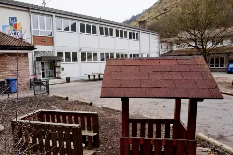 Im ehemaligen Frankensteiner Grundschulgebäude stünden ein bis zwei Klassenzimmer zur Verfügung.