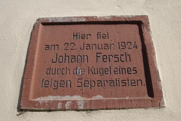 Eine Gedenktafel am Lauterecker Stadthaus erinnert an Johann Fersch. 