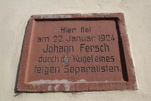 Eine Gedenktafel am Lauterecker Stadthaus erinnert an Johann Fersch. 