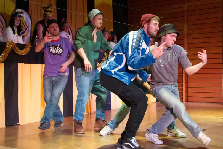 Andre Homberg, Ruben Huber, Steven Veit, Benjamin Baumann, Janne Zimmer (verdeckt) als NSYNC.