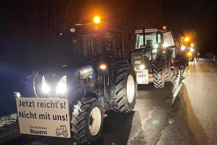 In aller Fr&uuml;he trafen sich die Bauern bei Kandel. 