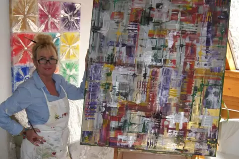 Abstrakte Acrylmalerei ist die Passion der Mutterstadter Künstlerin Anna Susanne Schell-Strobel. 