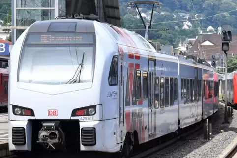 Die Züge der Regional-Express-Linie RE1 (Mitte) sollen laut dem Notfahrplan auf dem Abschnitt zwischen Mannheim und Saarbrücken 