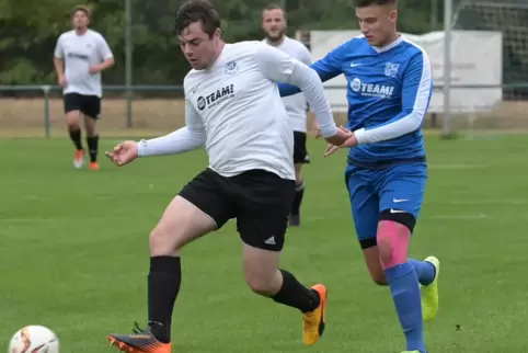 Neu: Adrian Plaszewski (rechts) geht vom FV Heiligenstein zum FC Speyer 09, 