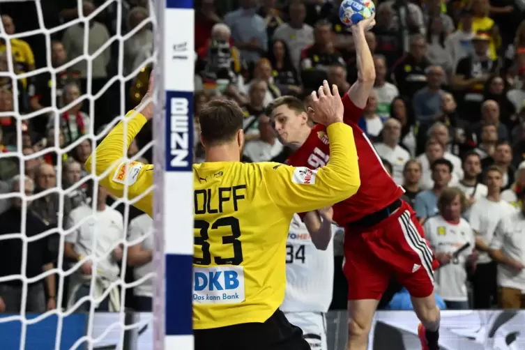 Andreas Wolff braucht, bis er den ersten Ball hielt. 